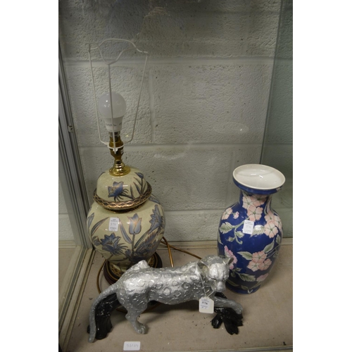 576 - Decorative model of a leopard, vase lamp and a floral vase.