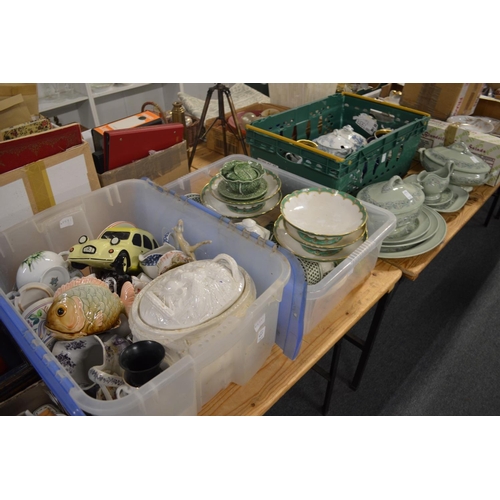 657 - Quantity of household and decorative china.