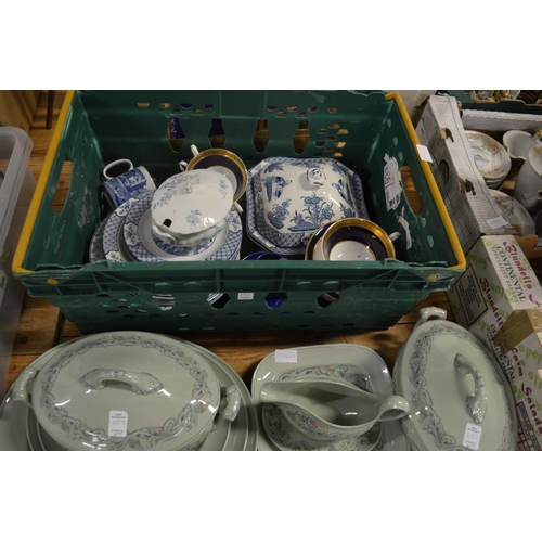 657 - Quantity of household and decorative china.