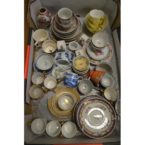 661 - A collection of teacups, tea bowls, saucers etc.