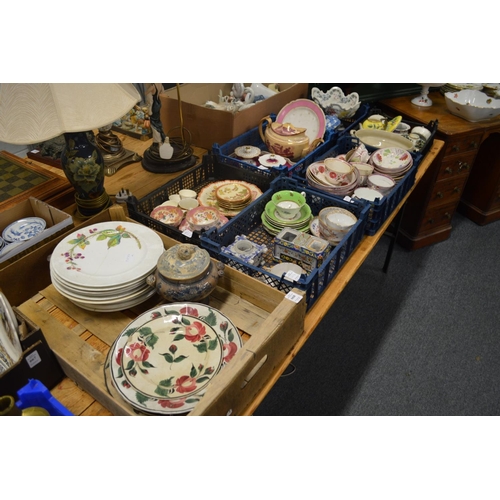 668 - A collection of decorative china to include lustre teaware, Worcester blush ivory dishes etc.