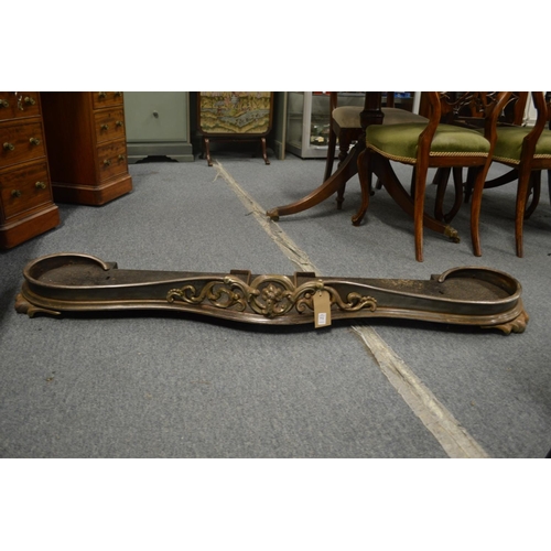 772 - A 19th century steel serpentine fronted fender, 5' long x 1' deep.