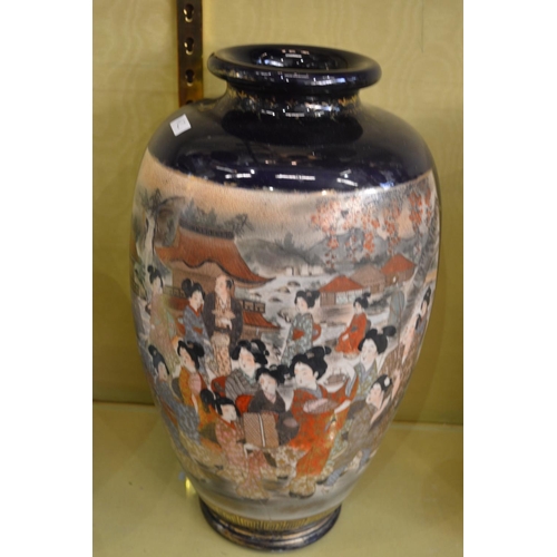 801 - A large satsuma vase.