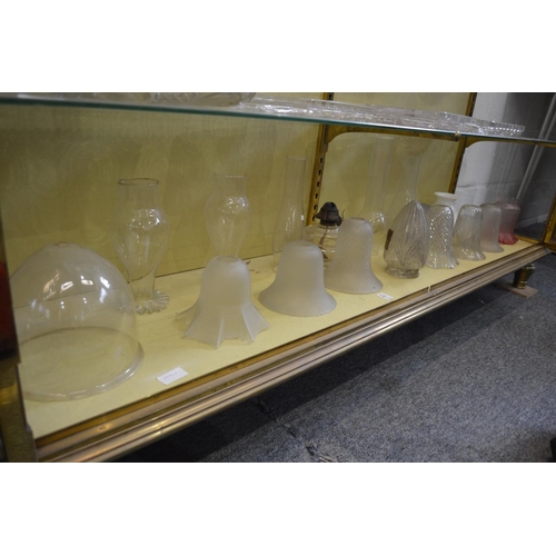 823 - Various glass lamp shades and oil lamp chimneys etc.