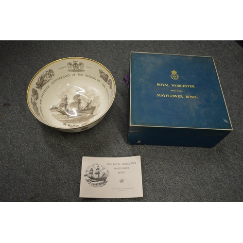 889 - A Royal Worcester porcelain bowl commemorating the Mayflower.