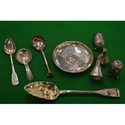 1000 - Small items of silverware to include an anointing spoon and other items.