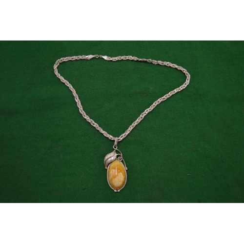 1016 - A silver pendant and chain.