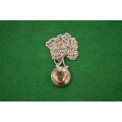 1019 - A silver pendant and chain.