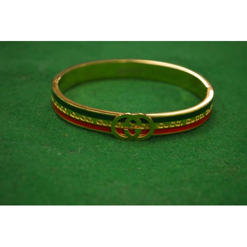 1061 - A decorative bangle.