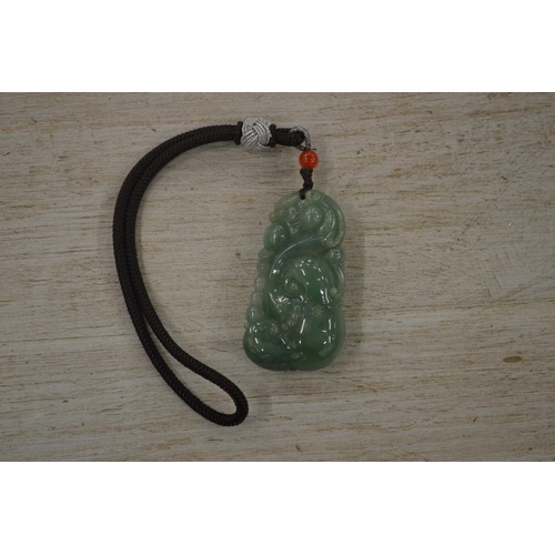 943 - A Chinese jade pendant.