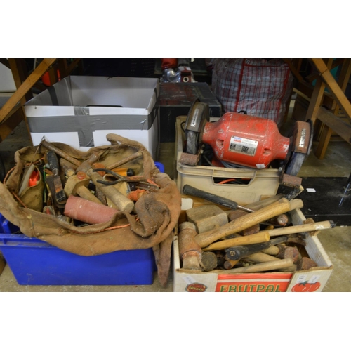 195 - Large quantity of tools and accessories.