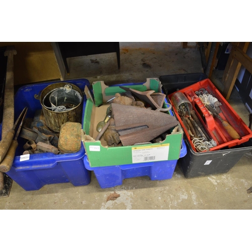 195 - Large quantity of tools and accessories.