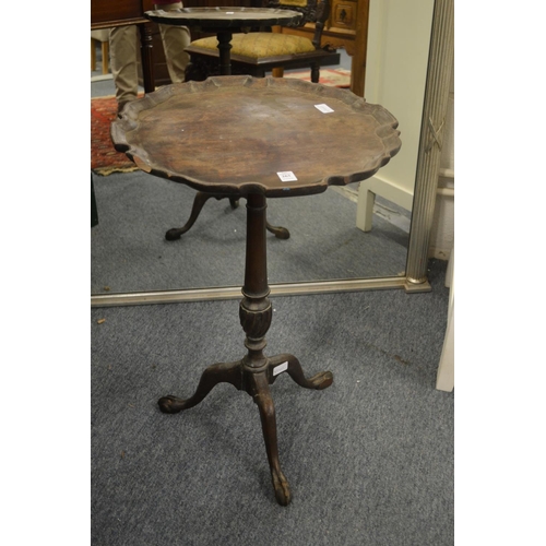 263 - Georgian style mahogany tilt-top tripod table.