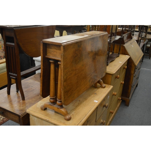 276 - A Victorian walnut Sutherland table.