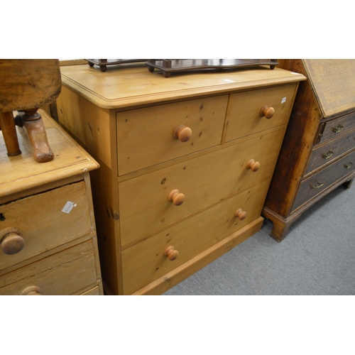 279 - A Victorian style pine chest of drawers.