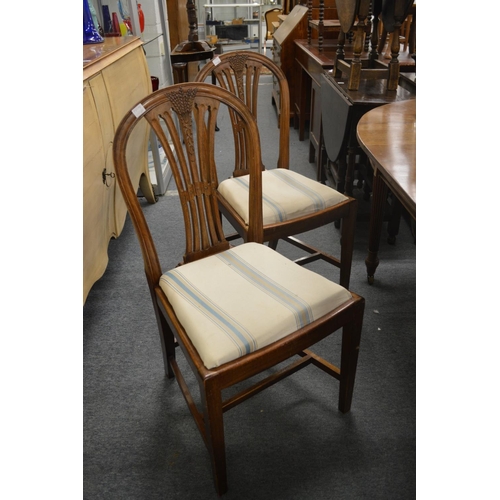 285 - A pair of hepplewhite style mahogany dining chairs.