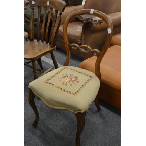 321 - A Victorian walnut dining chair.