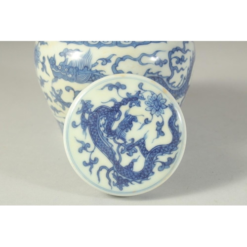 1209 - A CHINESE BLUE AND WHITE PORCELAIN GINGER JAR decorated with dragons. 12cm high.