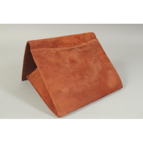 1318 - AN ANDREAS PFISTER OF ITALY, SUEDE EVENING BAG, 9ins long with long handle,