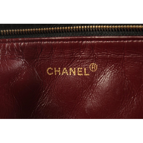 1335 - A LARGE CHANEL BLACK PADDED LEATHER BAG, 13ins long, 10ins high, with entwined gilt metal and leathe... 