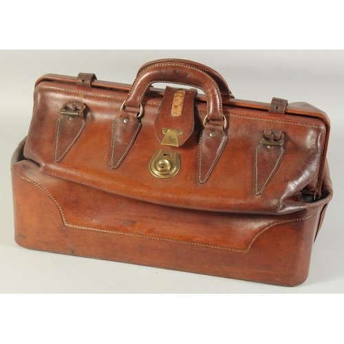 1353 - A GOOD VICTORIAN LEATHER BAG. 1ft 5ins long.