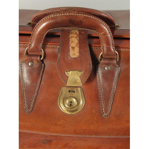 1353 - A GOOD VICTORIAN LEATHER BAG. 1ft 5ins long.