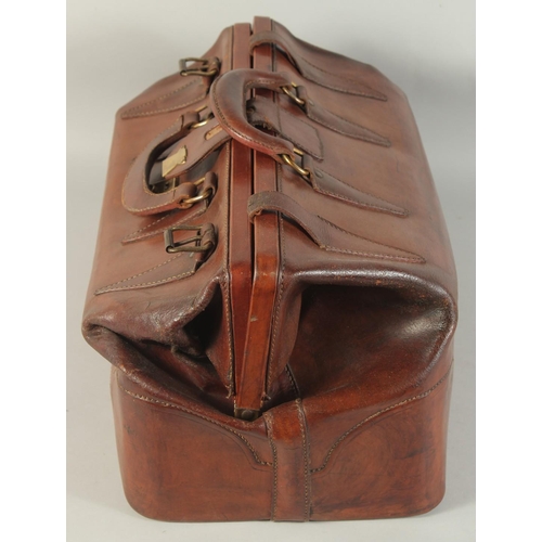 1353 - A GOOD VICTORIAN LEATHER BAG. 1ft 5ins long.