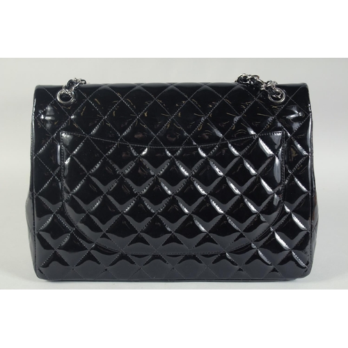 1359 - A VERY GOOD LARGE CHANEL BLACK PATENT LEATHER HANDBAG with long chrome and leather straps. 33cm long... 