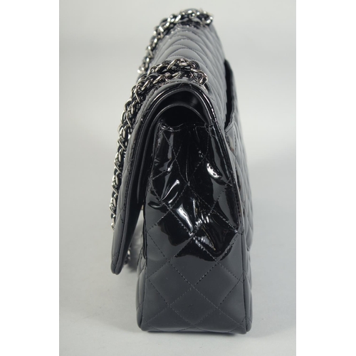 1359 - A VERY GOOD LARGE CHANEL BLACK PATENT LEATHER HANDBAG with long chrome and leather straps. 33cm long... 