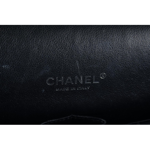 1359 - A VERY GOOD LARGE CHANEL BLACK PATENT LEATHER HANDBAG with long chrome and leather straps. 33cm long... 