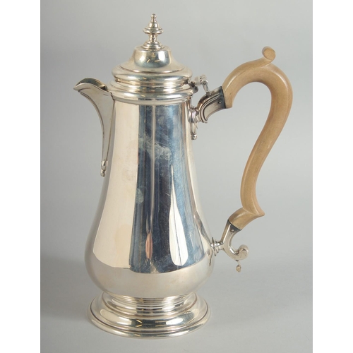 1951 - A GOOD SILVER PEAR SHAPED COFFEE POT AND COVER with wooden handles. London 1967. Weight: 22ozs.