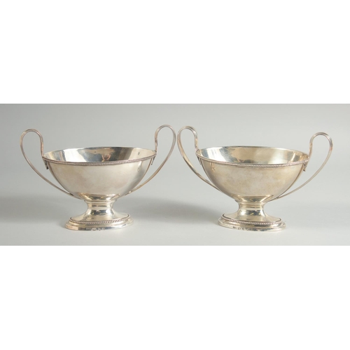 1952 - A GOOD PAIR OF GEORGE III SILVER OVAL TWO HANDLED SAUCE TUREENS with bead edge. London 1784. Maker: ... 