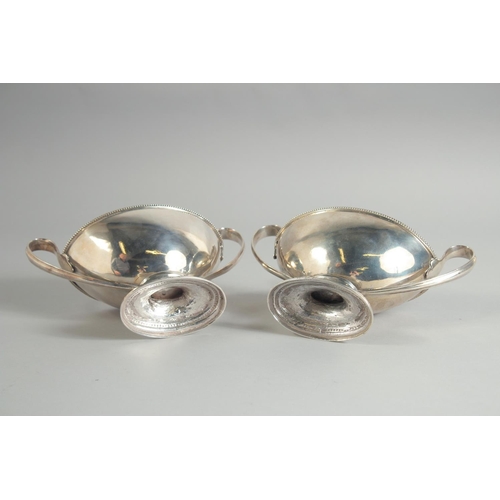 1952 - A GOOD PAIR OF GEORGE III SILVER OVAL TWO HANDLED SAUCE TUREENS with bead edge. London 1784. Maker: ... 