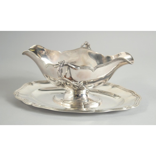 1954 - A GOOD DUCAL CROWN SILVER TWO HANDLED SAUCE TUREEN AND STAND. Weight: 20ozs.