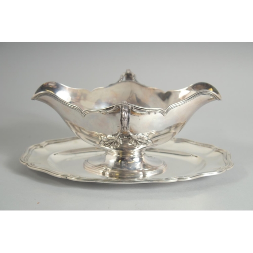 1954 - A GOOD DUCAL CROWN SILVER TWO HANDLED SAUCE TUREEN AND STAND. Weight: 20ozs.