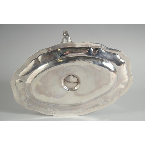 1954 - A GOOD DUCAL CROWN SILVER TWO HANDLED SAUCE TUREEN AND STAND. Weight: 20ozs.