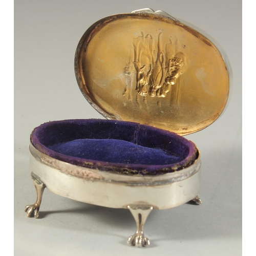 1959 - AN OVAL SILVER JEWELL BOX, the lid repousse with figures, velvet interior on claw feet. Birmingham, ... 