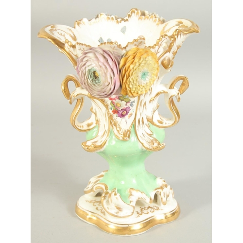 1118 - A GOOD LARGE FLOWER ENCRUSTED URN with gilt decoration, pierced handles and painted with flowers. 9i... 