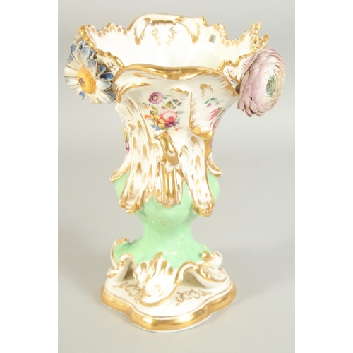 1118 - A GOOD LARGE FLOWER ENCRUSTED URN with gilt decoration, pierced handles and painted with flowers. 9i... 