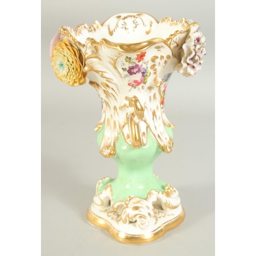 1118 - A GOOD LARGE FLOWER ENCRUSTED URN with gilt decoration, pierced handles and painted with flowers. 9i... 