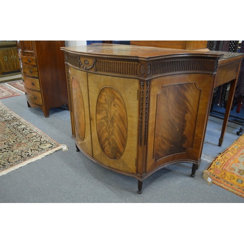 381 - A good Hepplewhite style mahogany two door commode of bow fronted form with concave sides, carved an... 