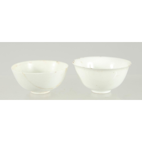 33 - TWO VERY SMALL CHINESE TATHONG CHANNEL SHIPWRECK TEA BOWLS, 1969, (af), 5cm diameter.