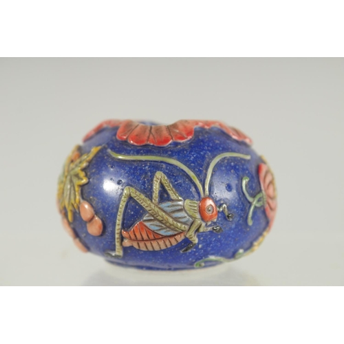 50 - A CHINESE PEKING GLASS BIRD FEEDER, decorated with insects and fruits, base with character mark, 6cm... 