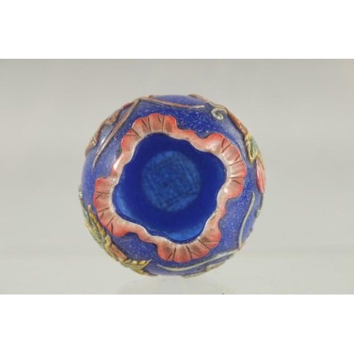 50 - A CHINESE PEKING GLASS BIRD FEEDER, decorated with insects and fruits, base with character mark, 6cm... 
