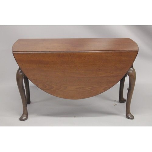 1009 - A GOOD GEORGE III MAHOGANY OVAL DROP FLAP DINING TABLE with gate leg action, on cabriole legs ending... 