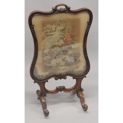 1028 - A VICTORIAN MAHOGANY FIRE SCREEN with Brussels tapestry.