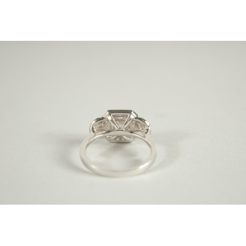 1660 - AN 18 CARAT WHITE GOLD AND DIAMOND RING. (Total diamond weight approx. 1.2 carat)