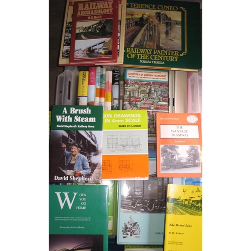 317 - [RAILWAYS] 2 boxes of monographs, in very good condition (3 boxes).