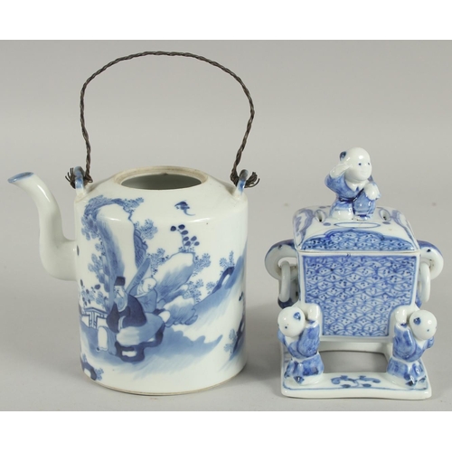 10 - A CHINESE BLUE AND WHITE PORCELAIN TEAPOT, together with a modern blue and white porcelain box, (2),