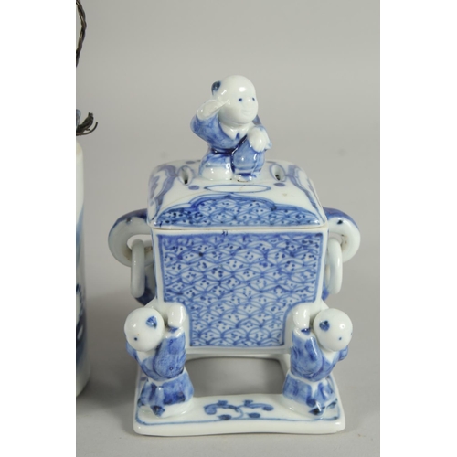 10 - A CHINESE BLUE AND WHITE PORCELAIN TEAPOT, together with a modern blue and white porcelain box, (2),